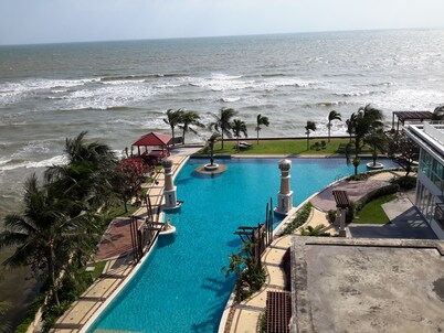 Beachfront Family Penthouse Seaside Hua Hin (C32, 3rd Floor, 136 Sq.m.)