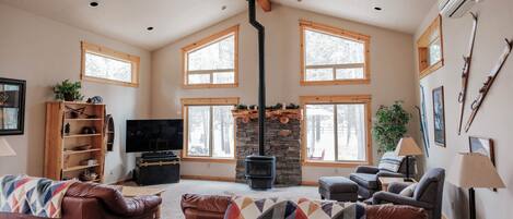 电视、壁炉、桌上足球、乒乓球