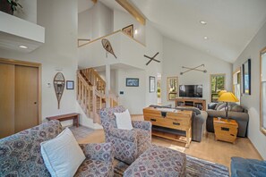 TV, caminetto, videogiochi, tavolo da ping pong