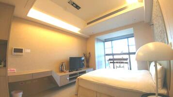 1 bedroom, in-room safe, WiFi, bed sheets