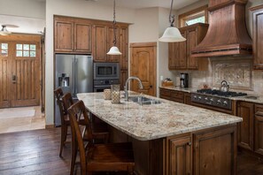 Fridge, microwave, oven, stovetop - Northwest Hideaway with Hot Tub, BBQ & Views (Bend)