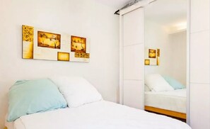 3 bedrooms, soundproofing, iron/ironing board, Internet