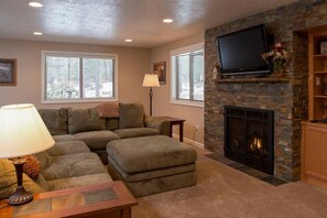 TV, fireplace - Nature Getaway with 2 Master Suites & Central A/C (Sunriver)
