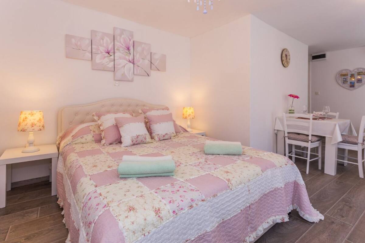 Studio (2) | Down comforters, in-room safe, blackout drapes, iron/ironing board
