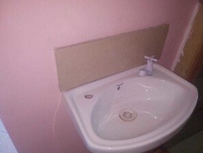 Double Room, 1 Double Bed | Bathroom | Shower, towels