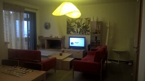Televisie en een open haard