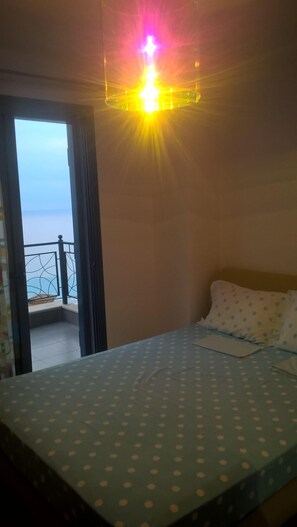 2 bedrooms, iron/ironing board, bed sheets