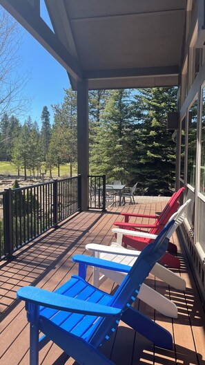 Terrace/patio - Mountain Retreat with Access to The Cove (Sunriver)