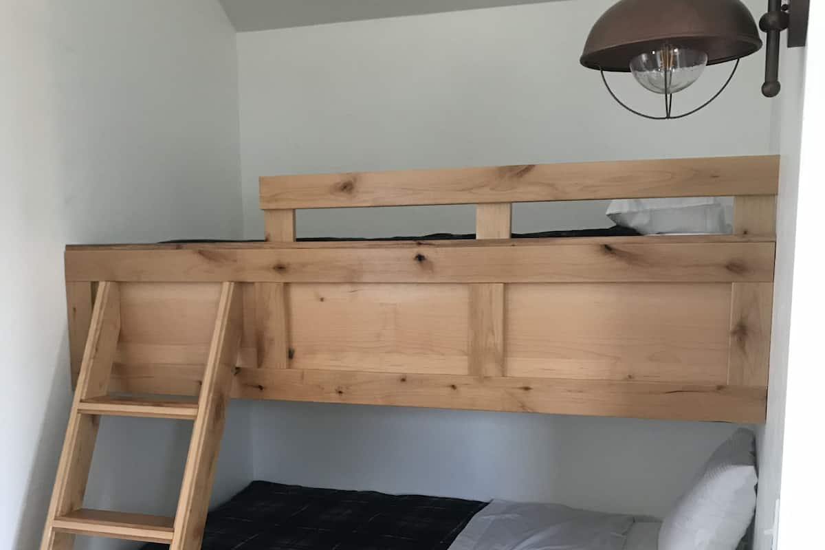 Blackout drapes, free WiFi, bed sheets