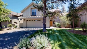 Exterior - Lodge-Style Escape with A/C & Outdoor BBQ (Bend)