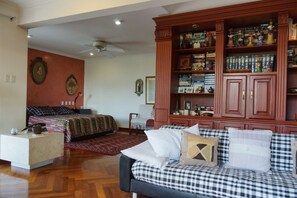 ห้องสวีท, หลายเตียง, ระเบียง | 1 ห้องนอน, เตียงเสริม/เปล, Wi-Fi ฟรี