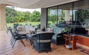 Perincian bahagian luar