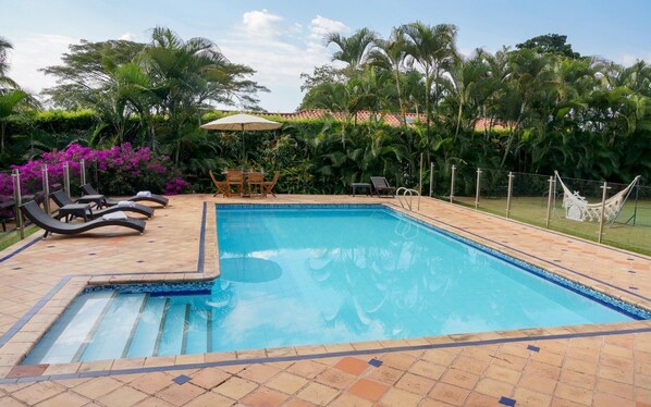 Kolam renang terbuka 