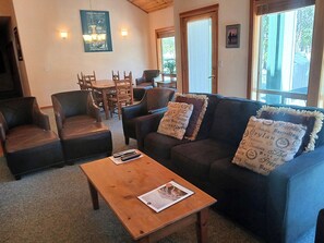 Interior - Luxury Sunriver Getaway with Access to Exclusive Golf (Sunriver)