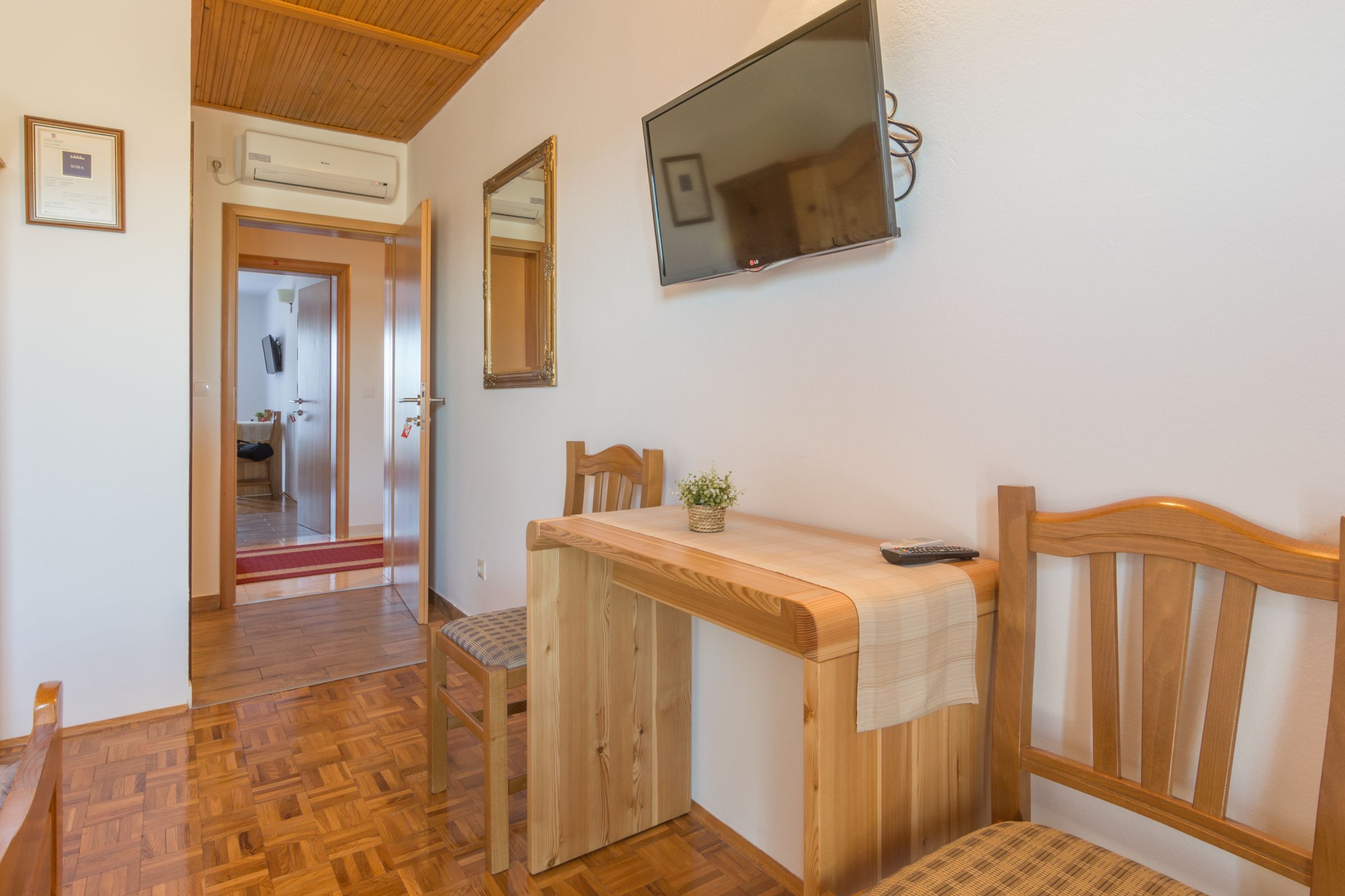 Kamar Double, balkon | Area keluarga | TV layar datar