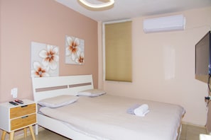 Iron/ironing board, free WiFi - KAV Apartments - Near Assuta Korazim St (Tel Aviv)