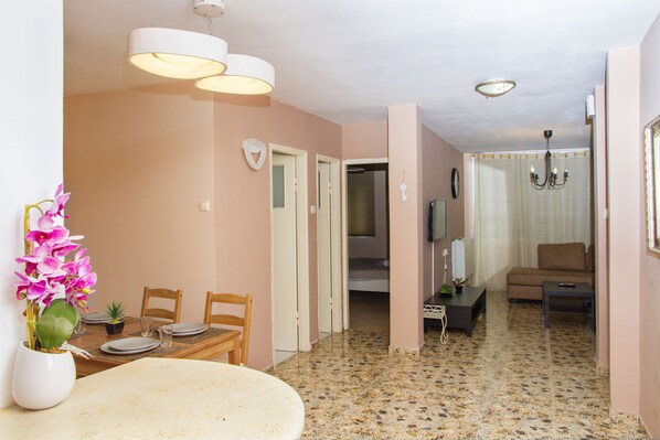 Living area - KAV Apartments - Near Assuta Korazim St (Tel Aviv)