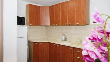 Refrigerador, microondas, placa de cocina, tetera/pava eléctrica