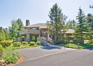 Exterior - Sunriver Hideaway with Hot Tub, A/C & Large Deck (Sunriver)