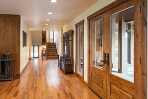 Interior - Luxe Escape with Private Tennis Court & Guest Cottage (Sunriver)