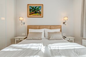 Royal Studio | Individually decorated, individually furnished, laptop workspace - Piano Suites (Split)