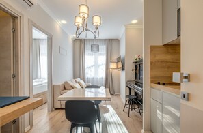 Studio – royal | Oppholdsrom | Flatskjerm-TV