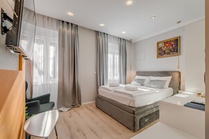 Deluxe Double Room | Individually decorated, individually furnished, laptop workspace