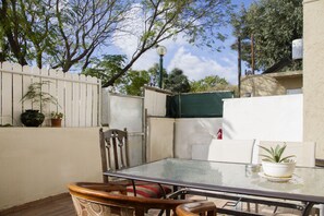 Comfort Apartment | Terrace/patio - KAV Apartments -Near Assuta Olei Gardom (Tel Aviv)