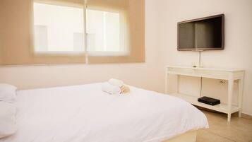Comfort Apartment, 2 Bedrooms, Non Smoking | Desk, iron/ironing board, free WiFi, bed sheets