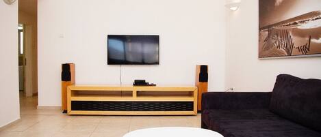 舒適公寓, 2 間臥室, 非吸煙房 | 客廳 | 平面電視