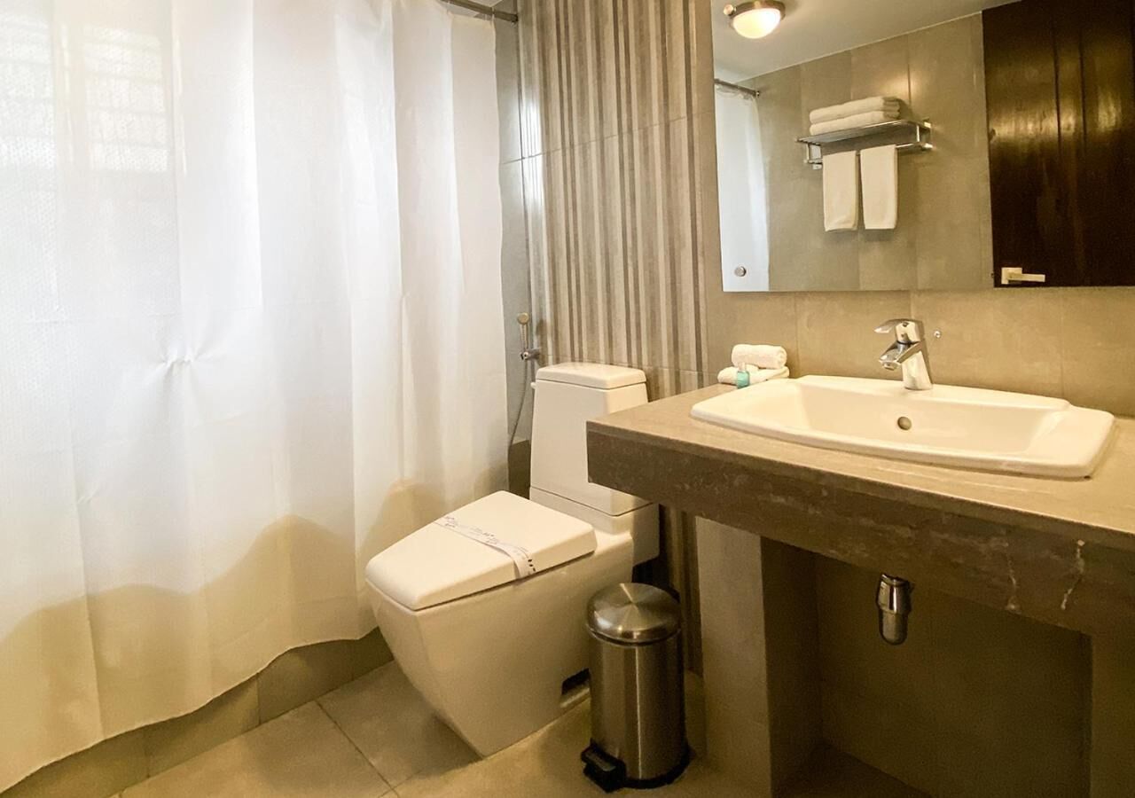 Shower, towels