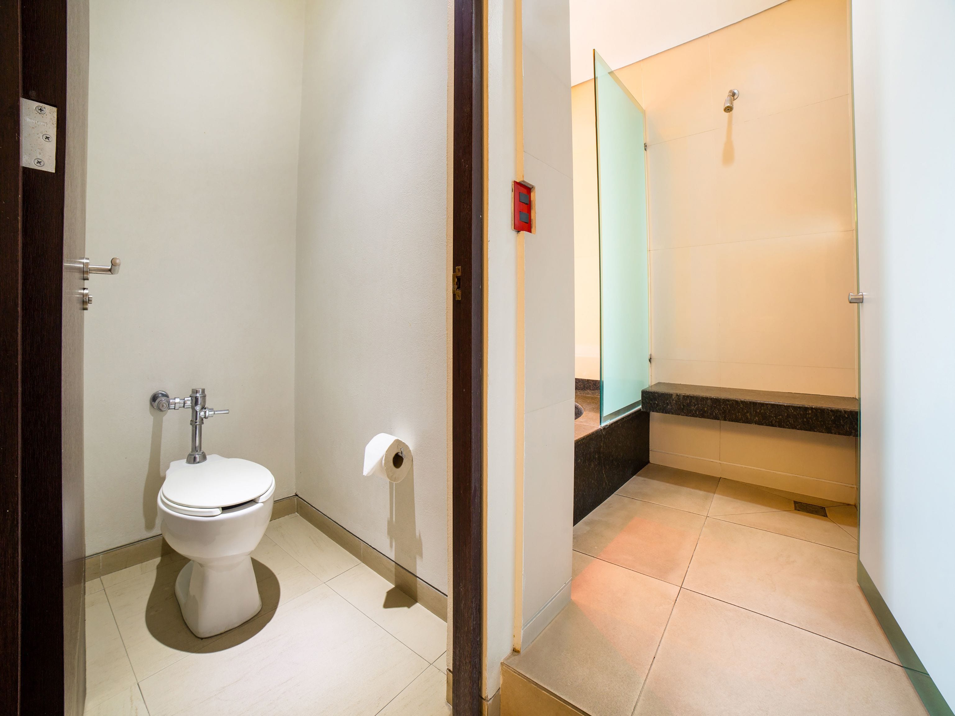 deluxe room, jetted tub | bathroom | shower, free toiletries, towels, soap