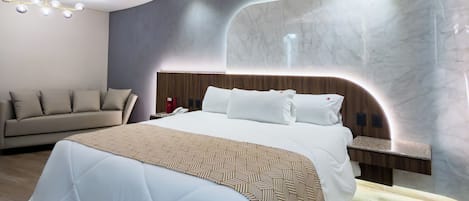 Chambre Deluxe, baignoire à jets | Literie de qualité, bureau, fer et planche à repasser
