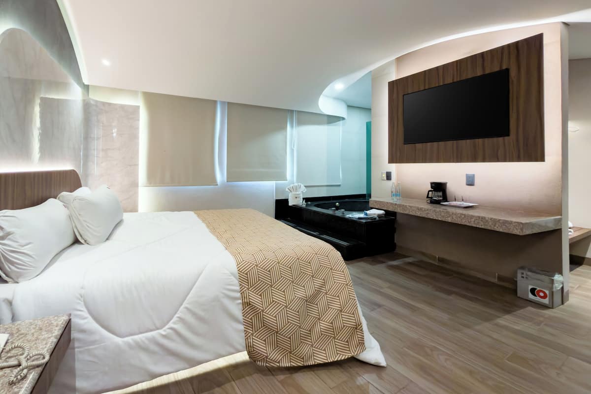 Chambre Deluxe, baignoire à jets | Literie de qualité supérieure, bureau, fer et planche à repasser