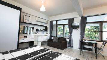 2 bedrooms, internet, bed sheets