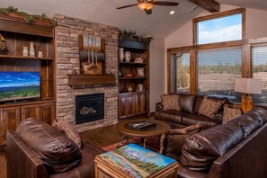 TV, fireplace, DVD player - Spacious Caldera Home with Hot Tub, BBQ & Golf Views (Bend)