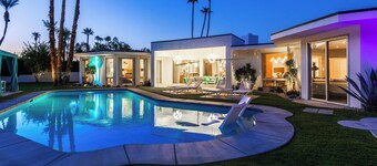 4,775 Sq Ft MidMod Estate, 5 King Beds, All En Suites, Saltwater Pool, Spa