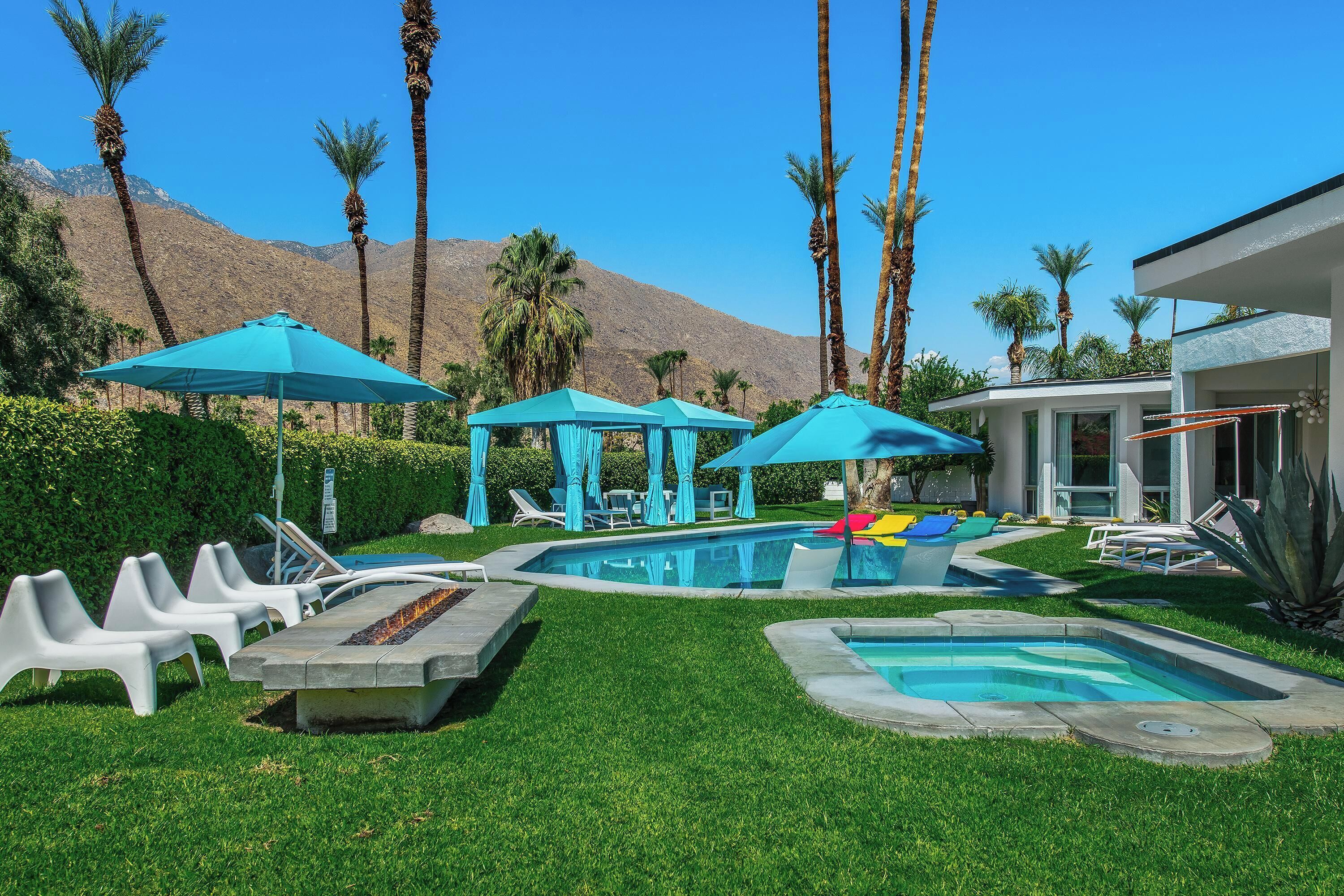 4,775 Sq Ft MidMod Estate, 5 King Beds, All En Suites, Saltwater Pool, Spa