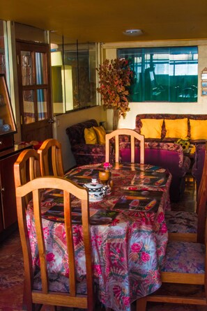 Double Room, 1 Queen Bed, Private Bathroom | Shared kitchen facilities | Coffee/tea maker, cookware/dishes/utensils - BiosWild (Cusco)
