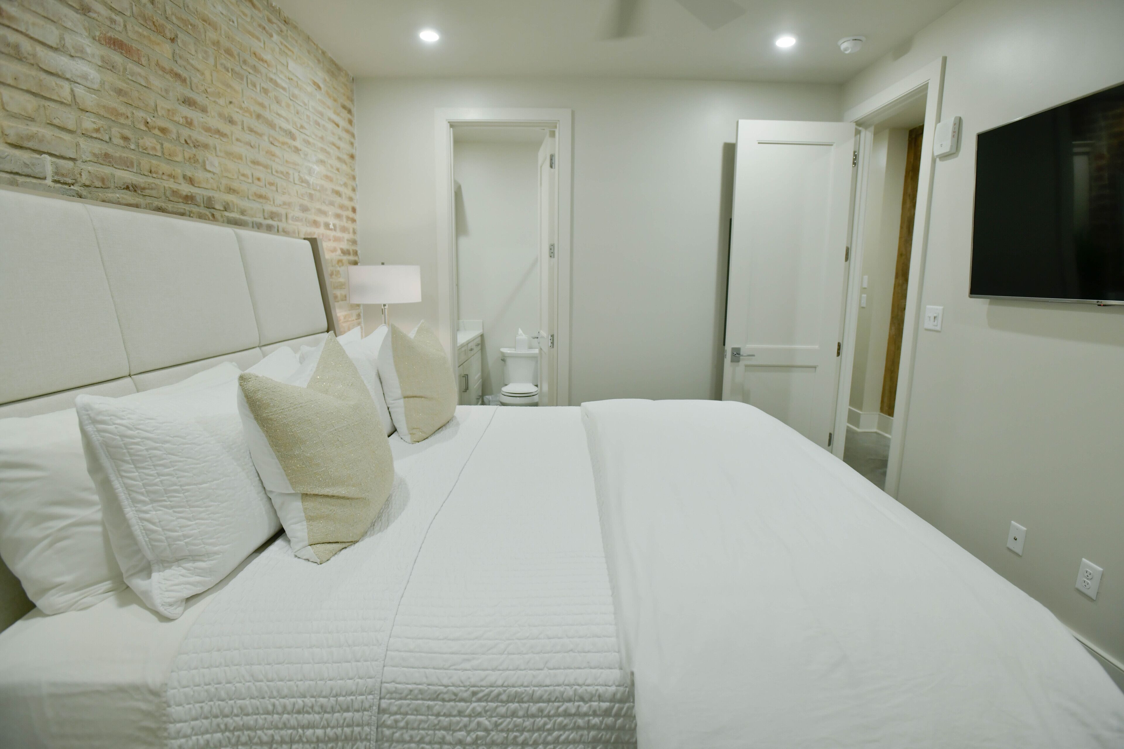 2 slaapkamers, een strijkplank/strijkijzer, gratis wifi, beddengoed