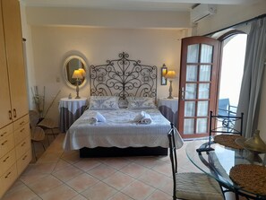 1 bedroom, in-room safe, desk, iron/ironing board