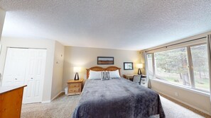 3 bedrooms, internet, bed sheets