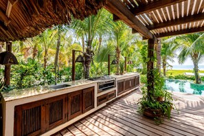 Terrace/patio - Unique beach house, luxury experience (Puerto Escondido)