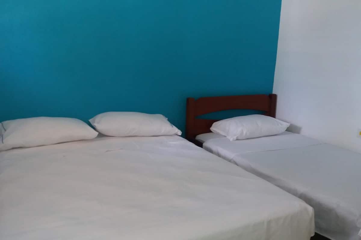 triple room, non smoking | iron/ironing board, free wifi, bed sheets