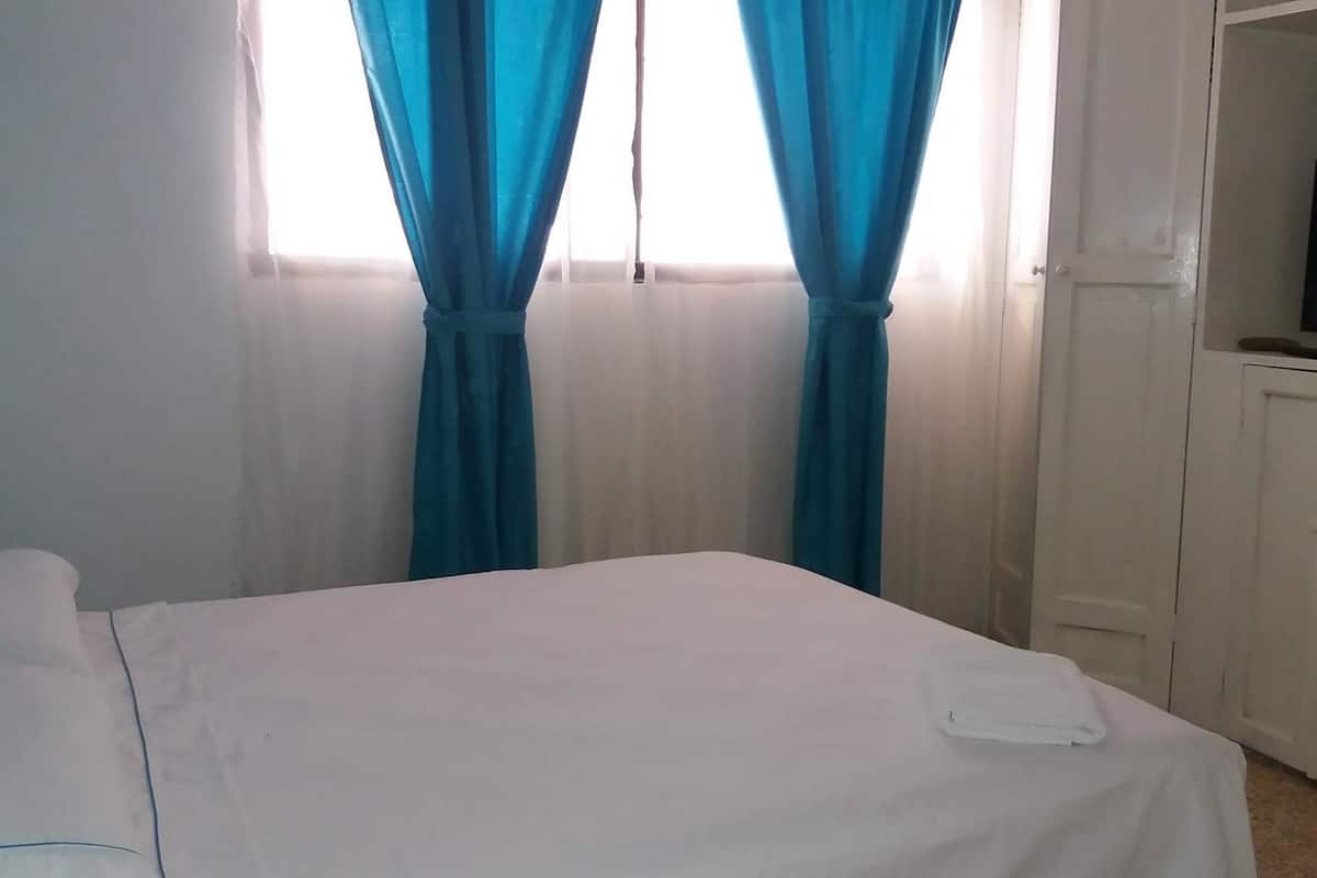 single room, 1 large single bed, non smoking | iron/ironing board, free wifi, bed sheets