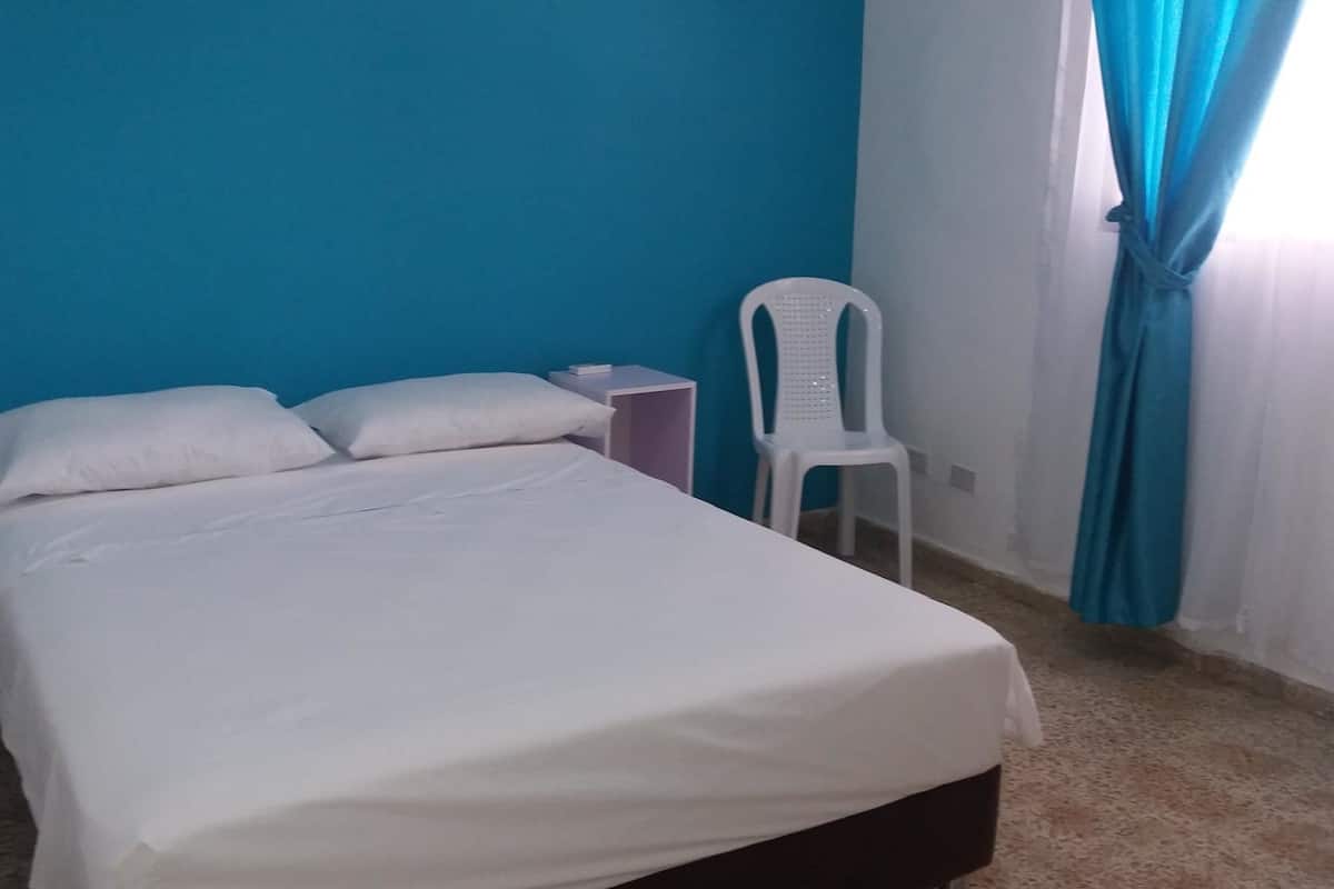 double room, 1 double bed, non smoking | iron/ironing board, free wifi, bed sheets