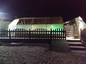 Indoor pool, open 10:00 AM to 11:00 PM, pool umbrellas - Cabañas Marcelo (Puimayen)