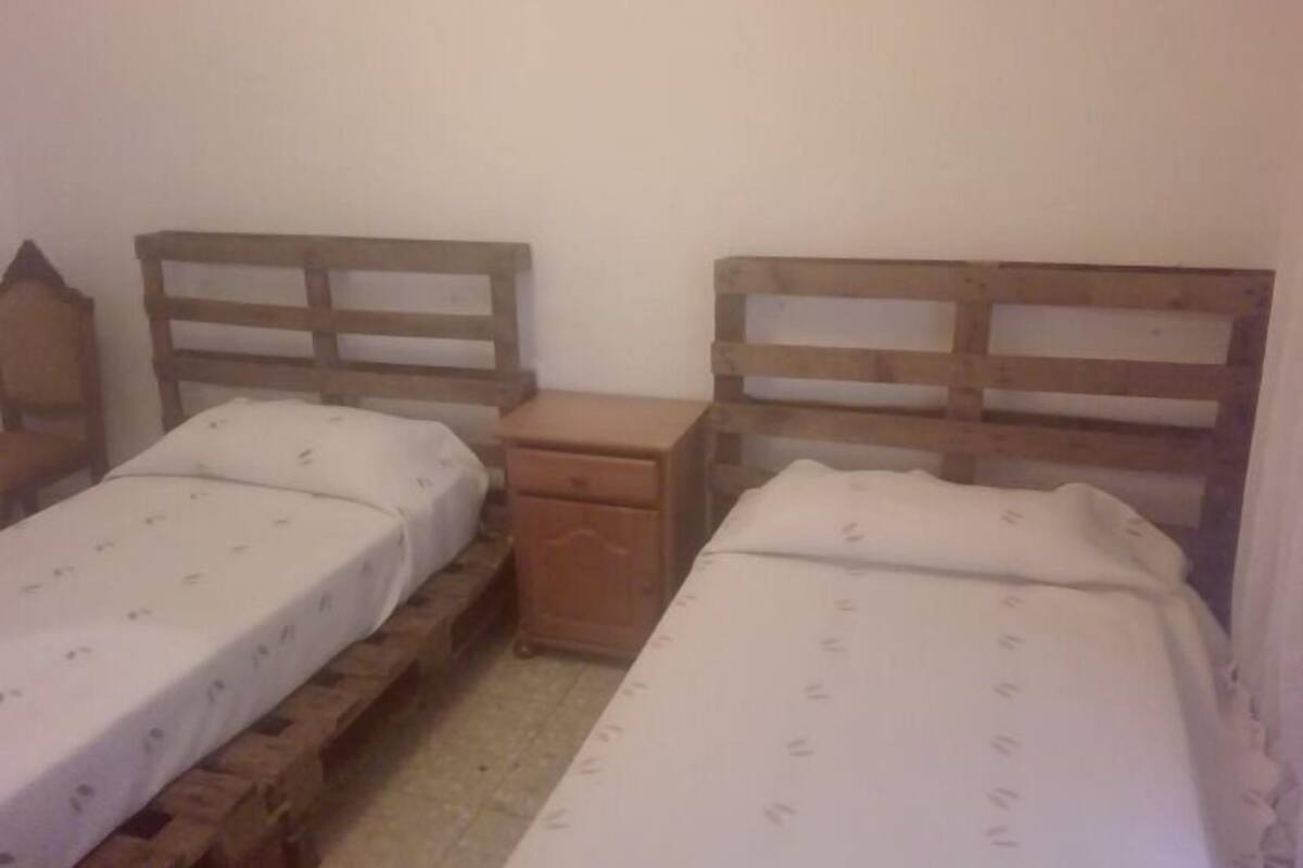 Rollaway beds, free WiFi, bed sheets