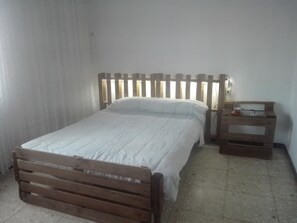 Rollaway beds, free WiFi, bed sheets