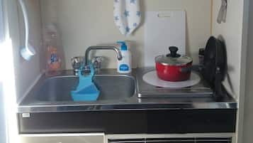 Fridge, microwave, stovetop, electric kettle
